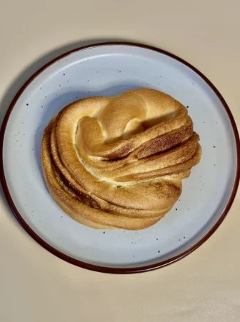 Булочка с корицей